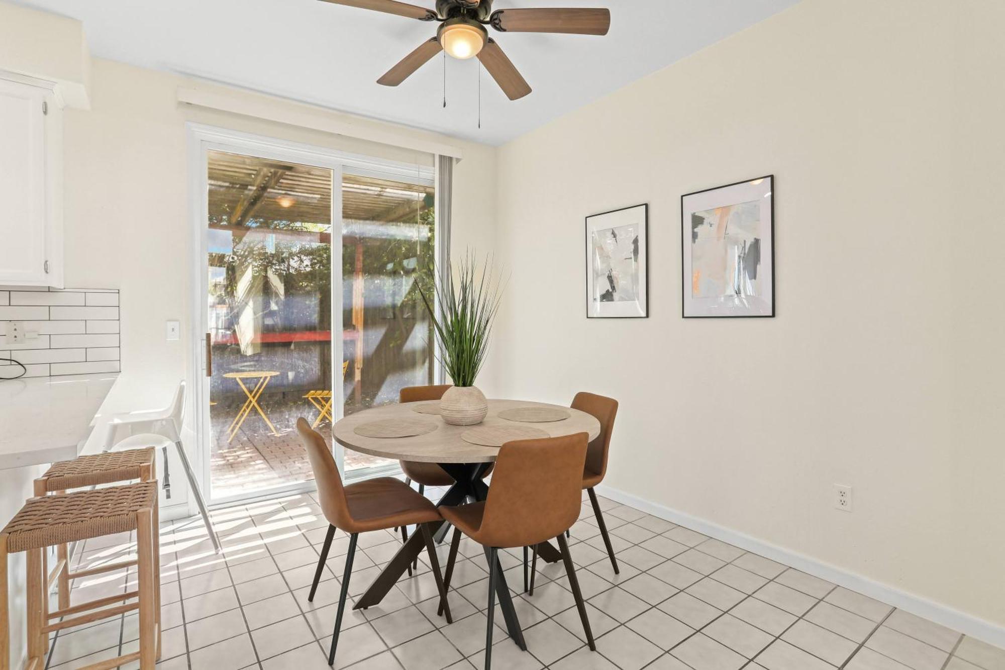 Remodeled 3b2b Bright House With A King Holiday home