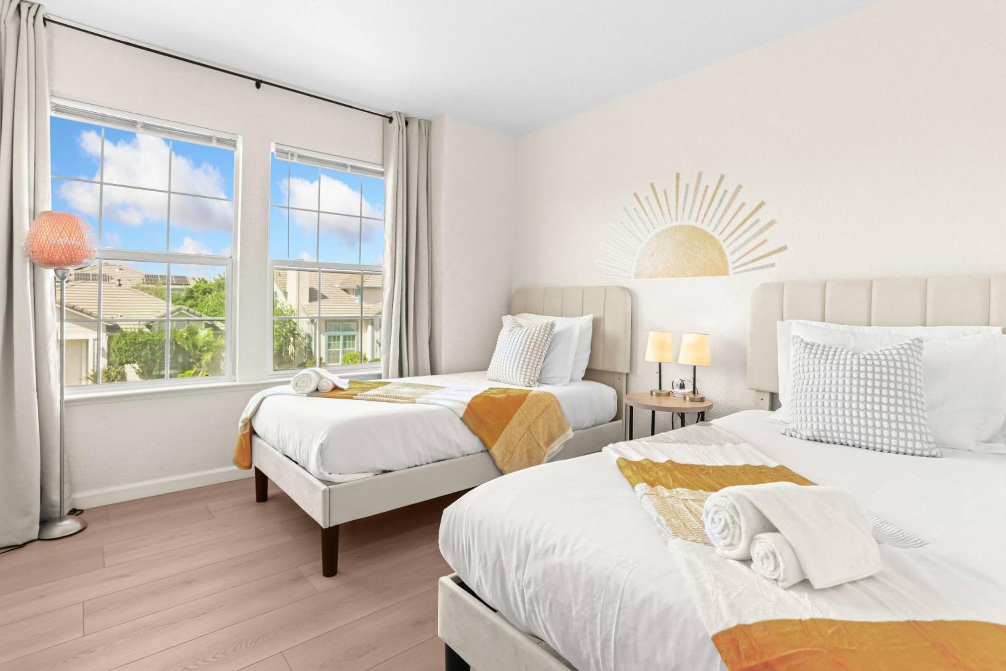 Remodeled 3b2b Bright House With A King *