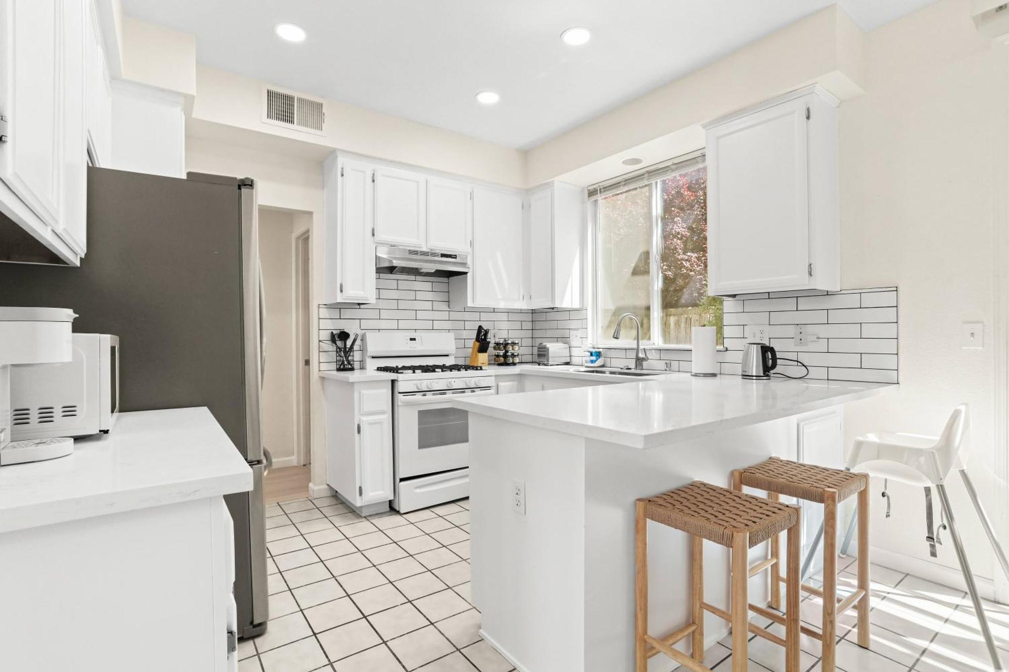 Remodeled 3b2b Bright House With A King Holiday home