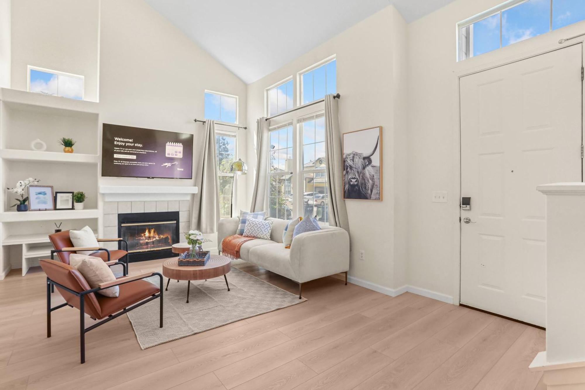 Holiday home Remodeled 3b2b Bright House With A King
