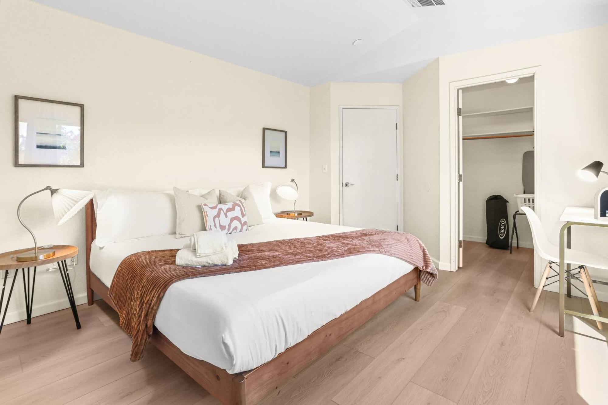 Remodeled 3b2b Bright House With A King * Sacramento