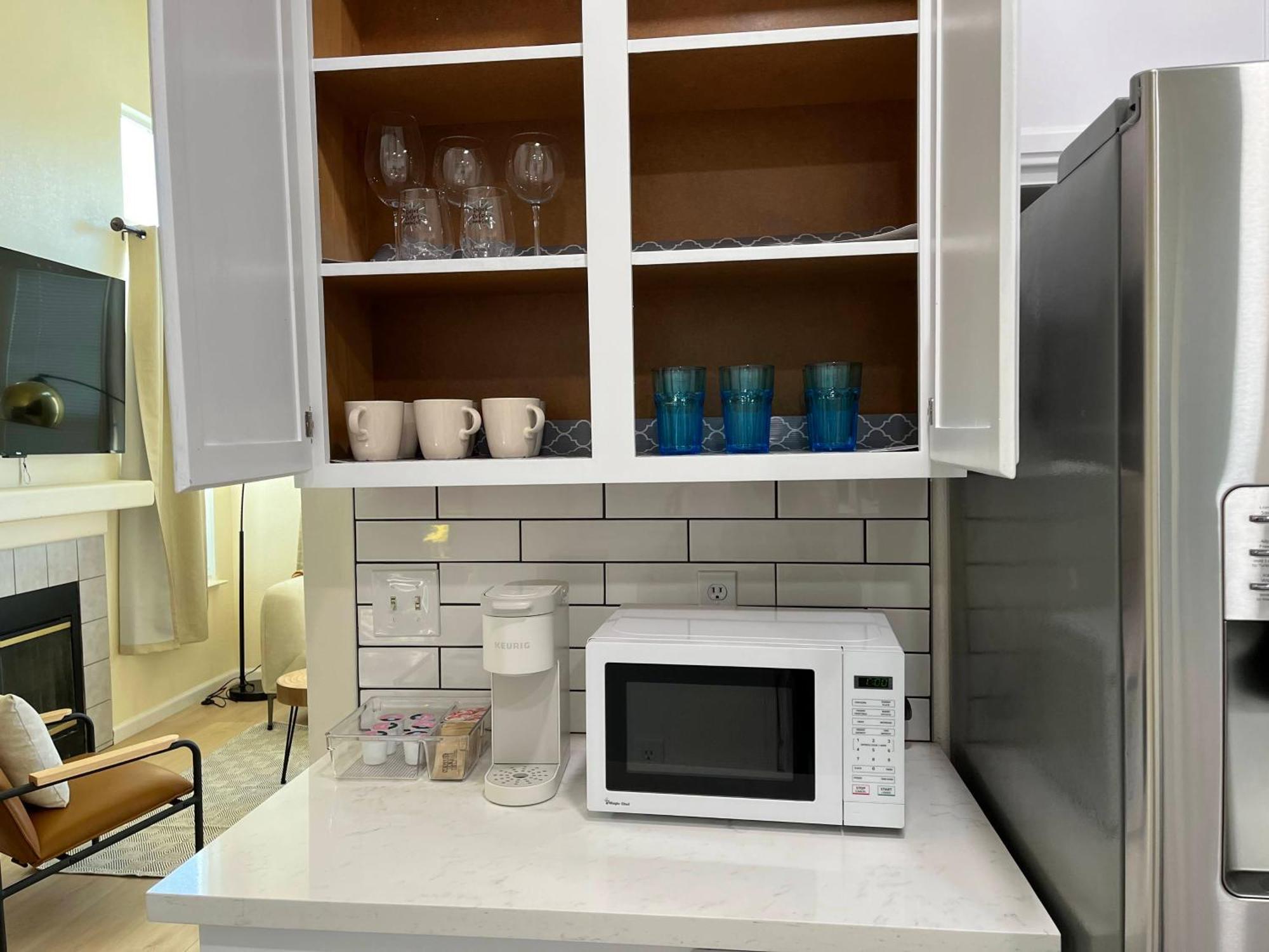 Remodeled 3b2b Bright House With A King Holiday home Sacramento