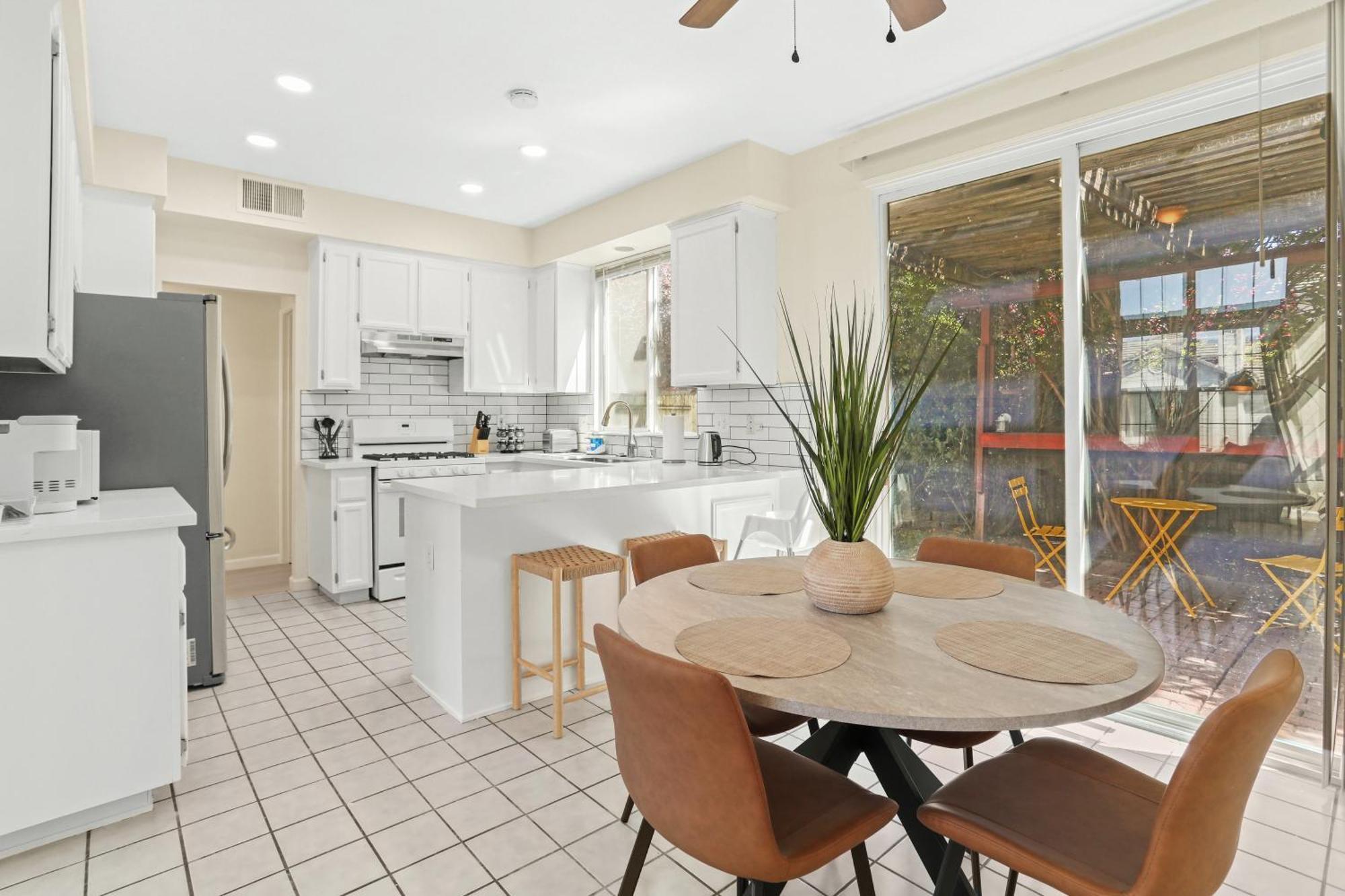 Remodeled 3b2b Bright House With A King *