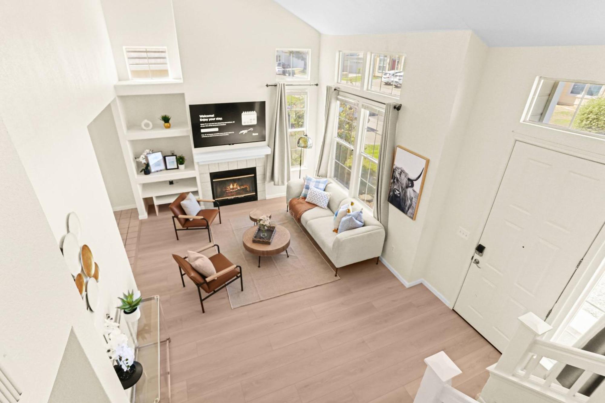Remodeled 3b2b Bright House With A King