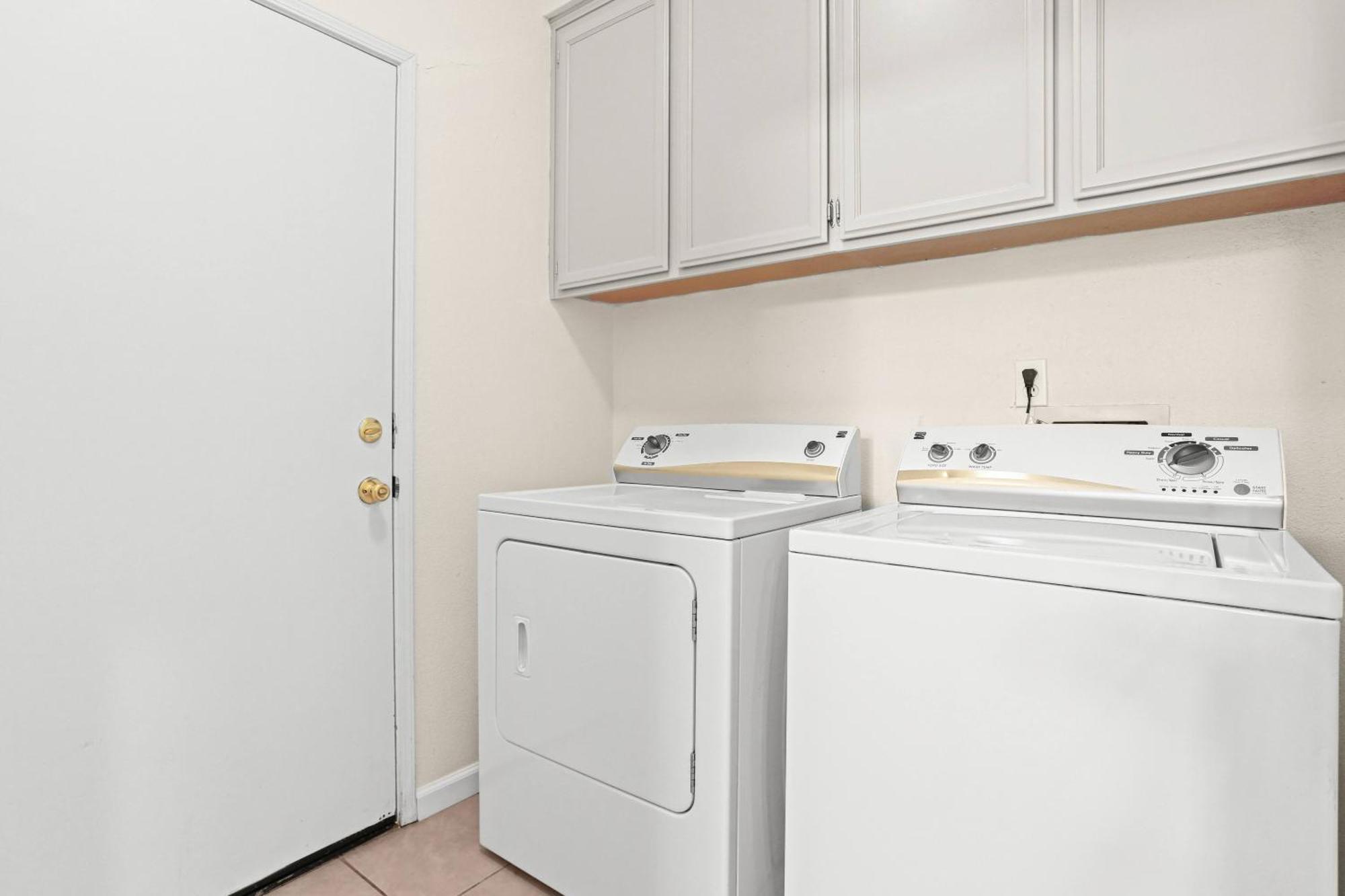 Holiday home Remodeled 3b2b Bright House With A King