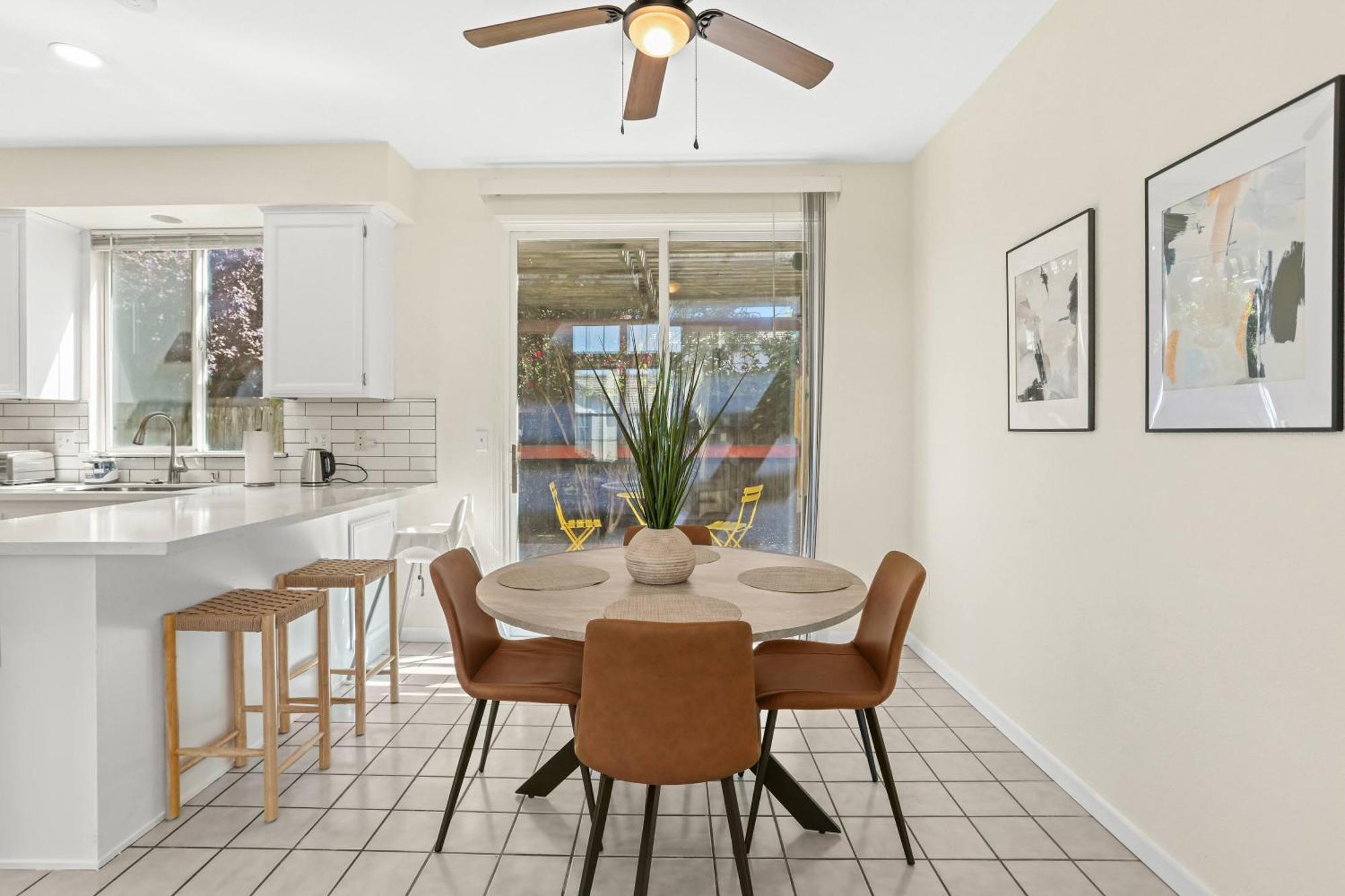 Remodeled 3b2b Bright House With A King Holiday home *