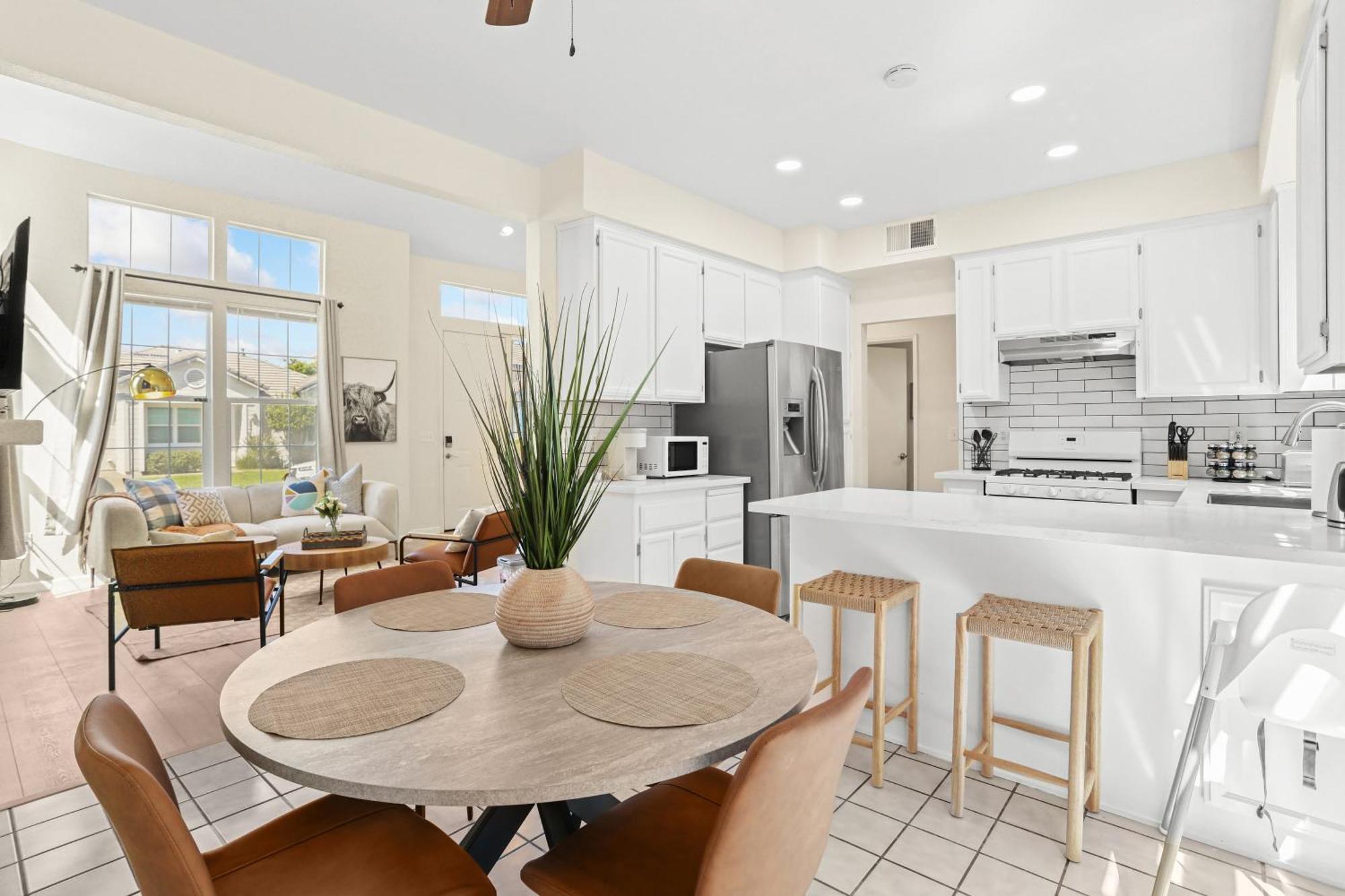 Remodeled 3b2b Bright House With A King Sacramento