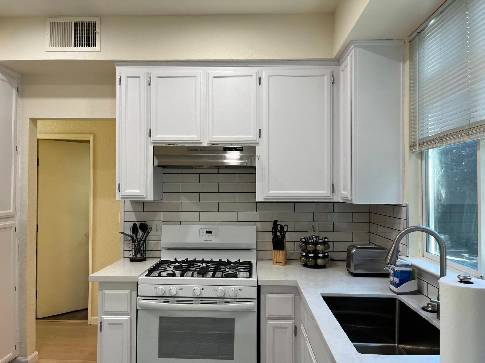Remodeled 3b2b Bright House With A King *
