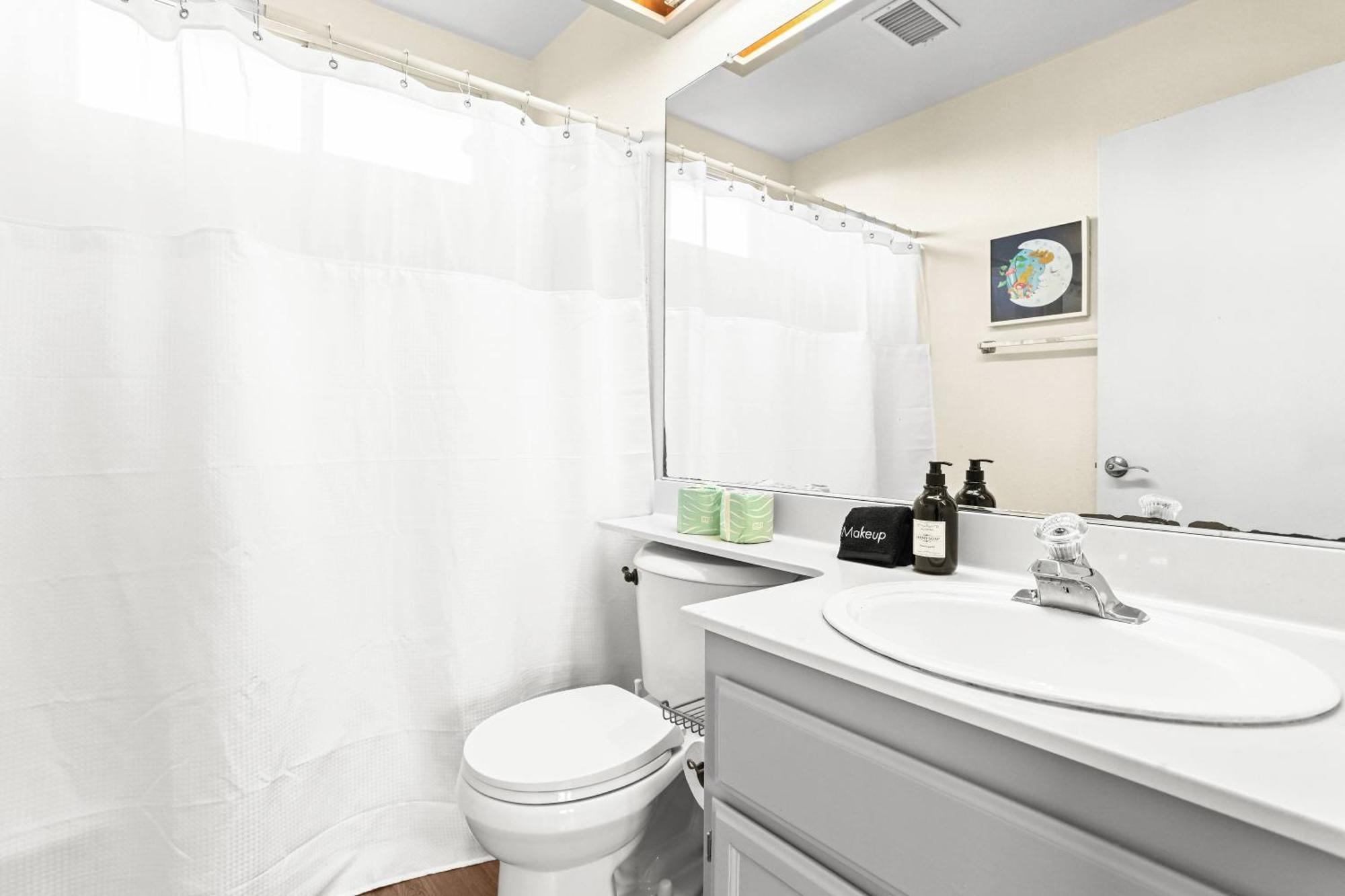 Holiday home Remodeled 3b2b Bright House With A King